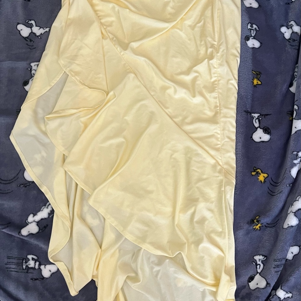 SHEIN Light Yellow Asymmetrical Satin Skirt